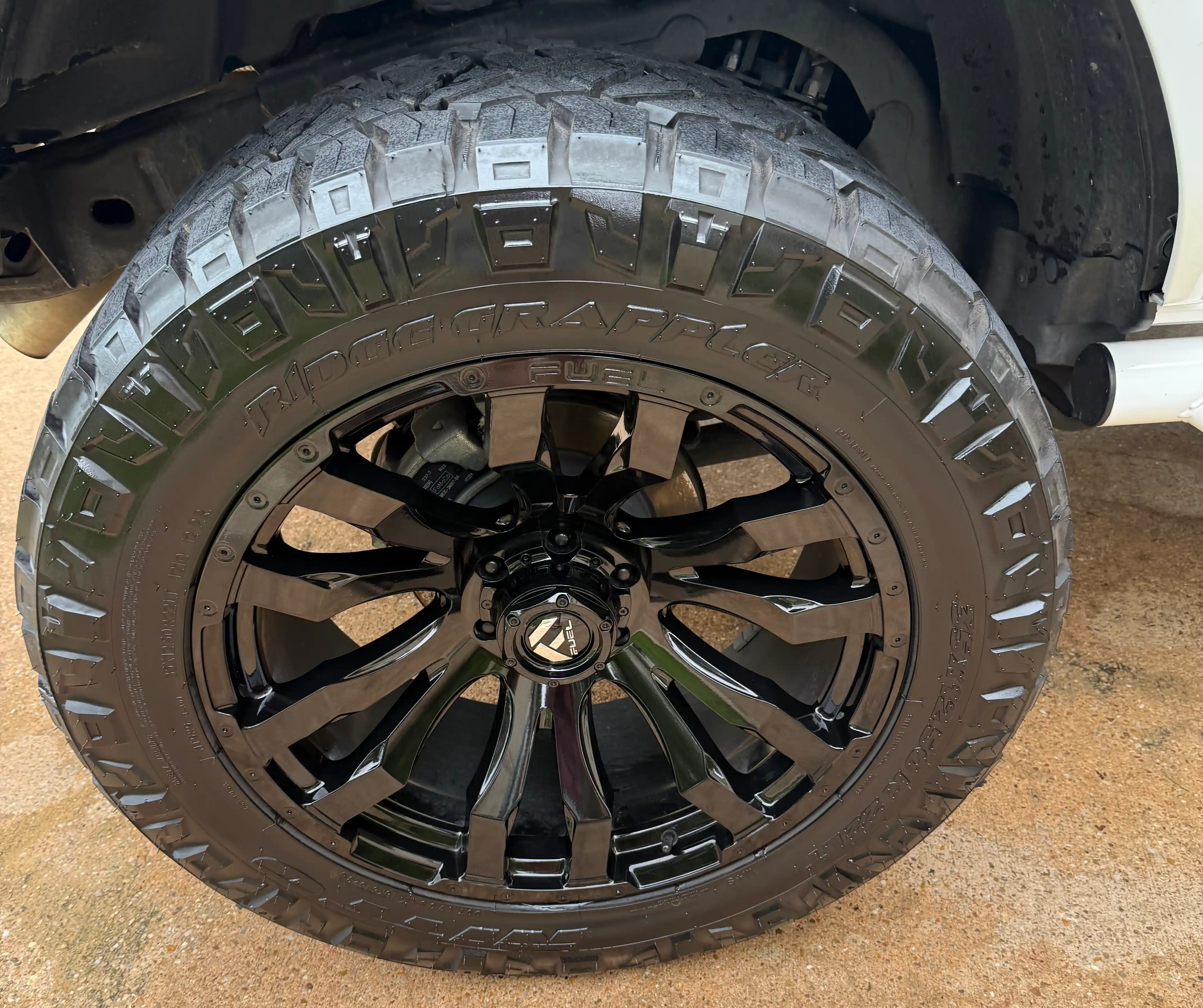 2023-ford-bronco-outer-banks-for-sale-05