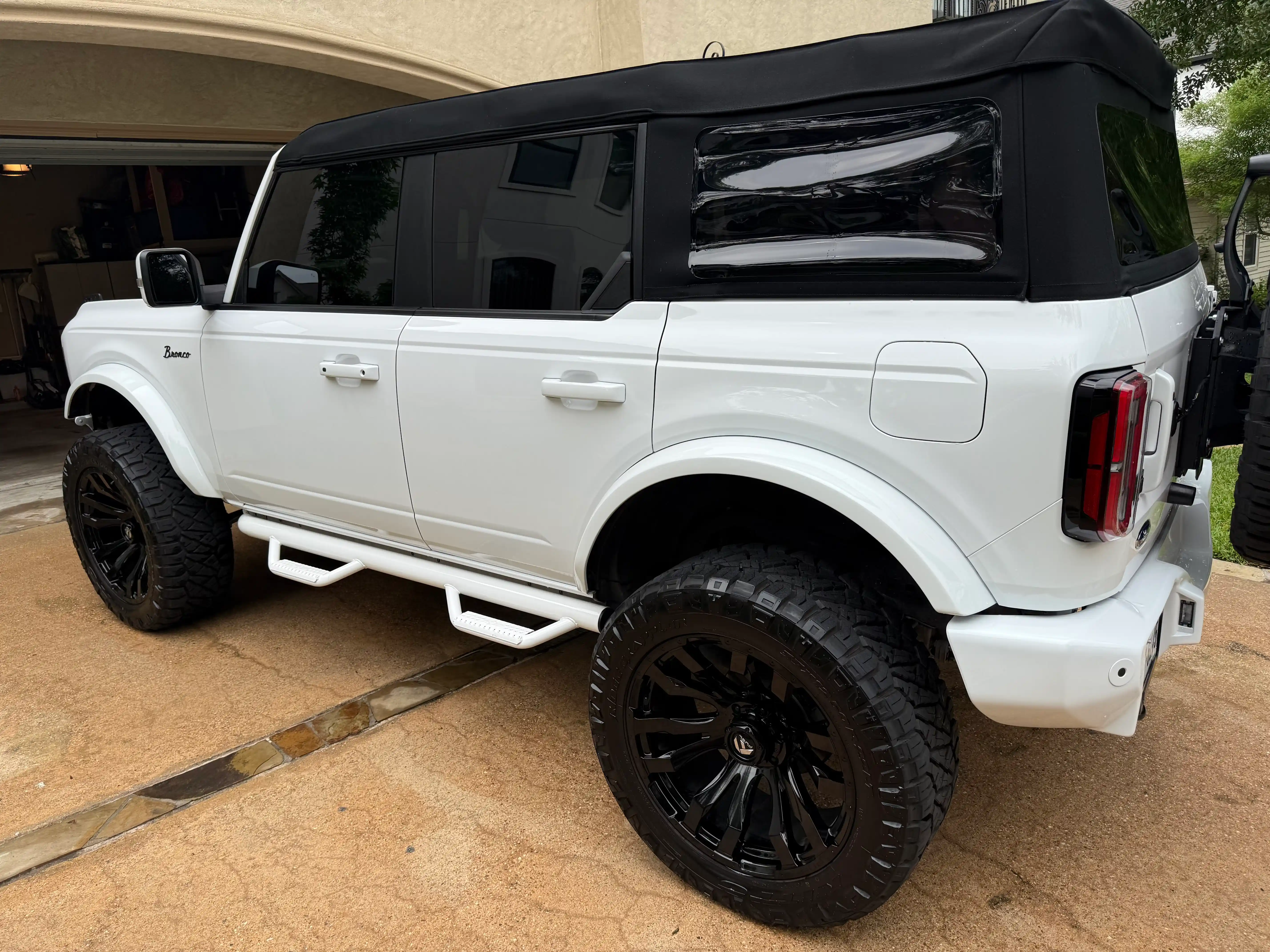 2023-ford-bronco-outer-banks-for-sale-06