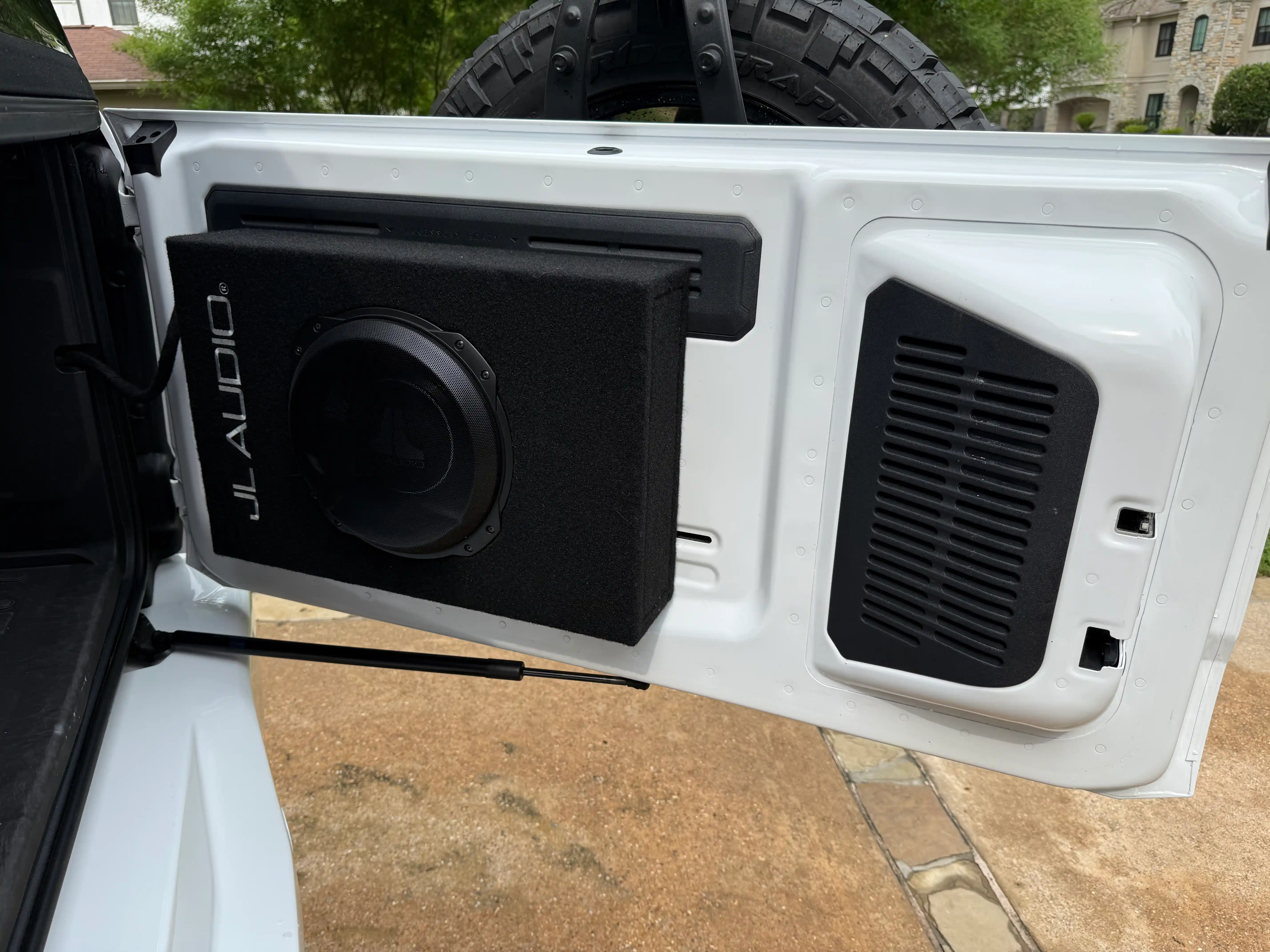 2023-ford-bronco-outer-banks-for-sale-17