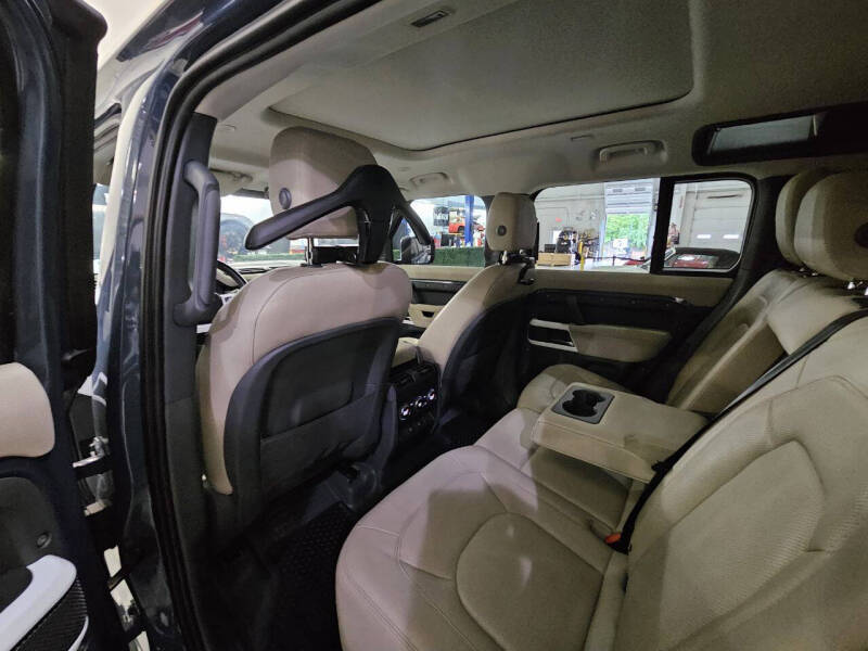 2023-land-rover-defender-110-se-awd-4dr-suv (11)