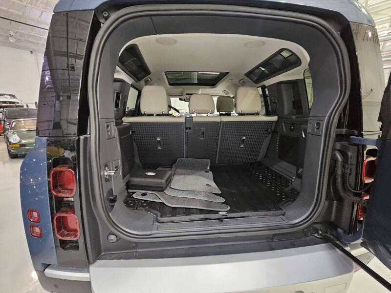 2023-land-rover-defender-110-se-awd-4dr-suv (18)