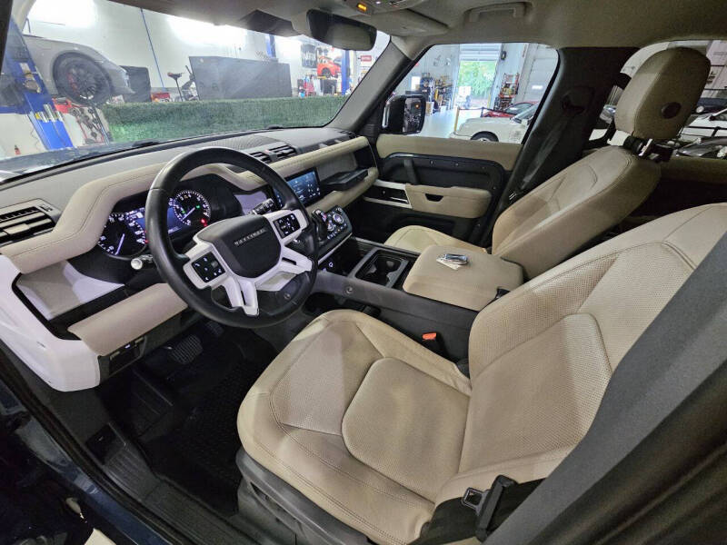 2023-land-rover-defender-110-se-awd-4dr-suv (9)