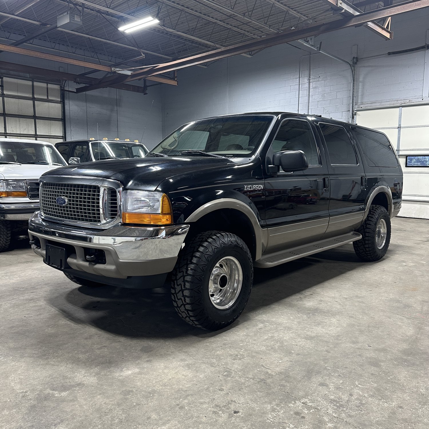 2000-ford-excursion-limited-for-sale-01