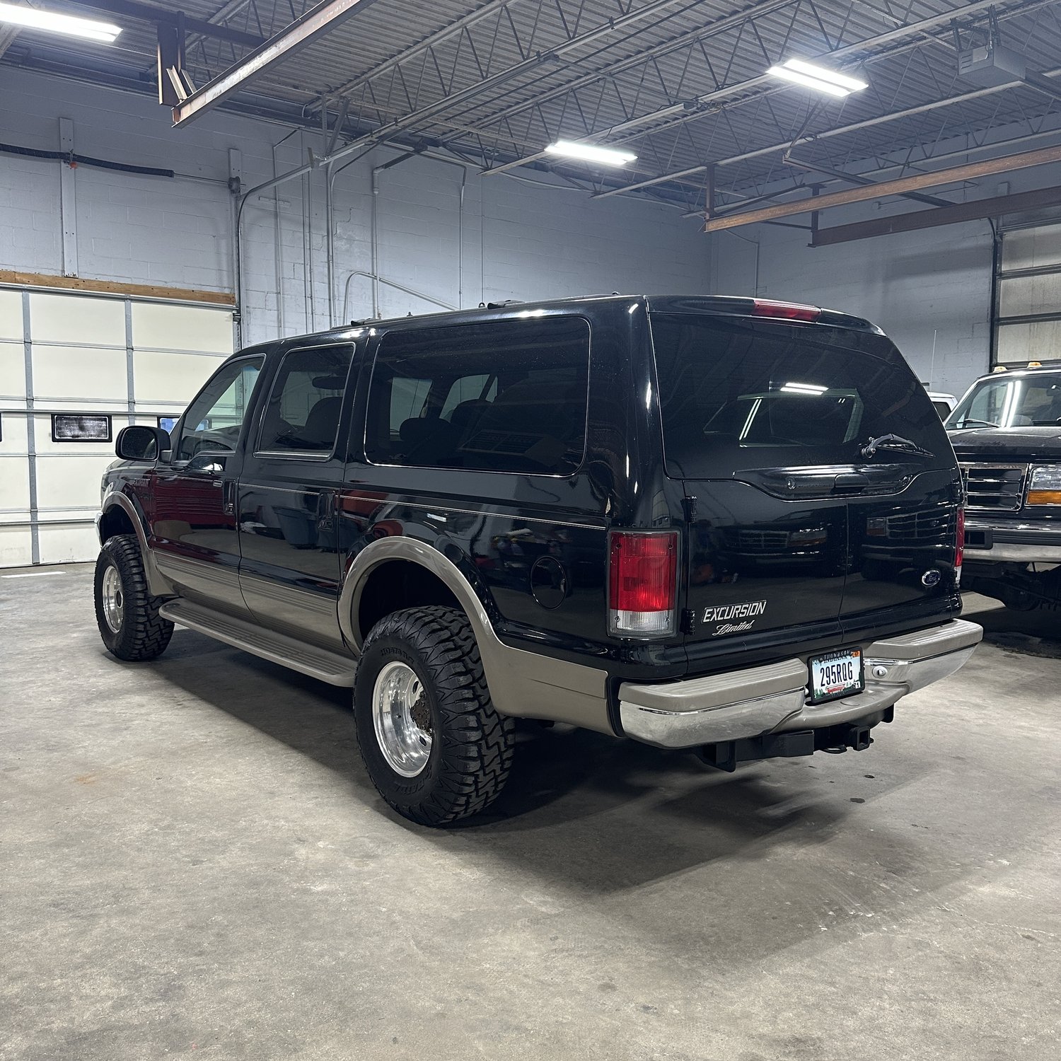 2000-ford-excursion-limited-for-sale-02