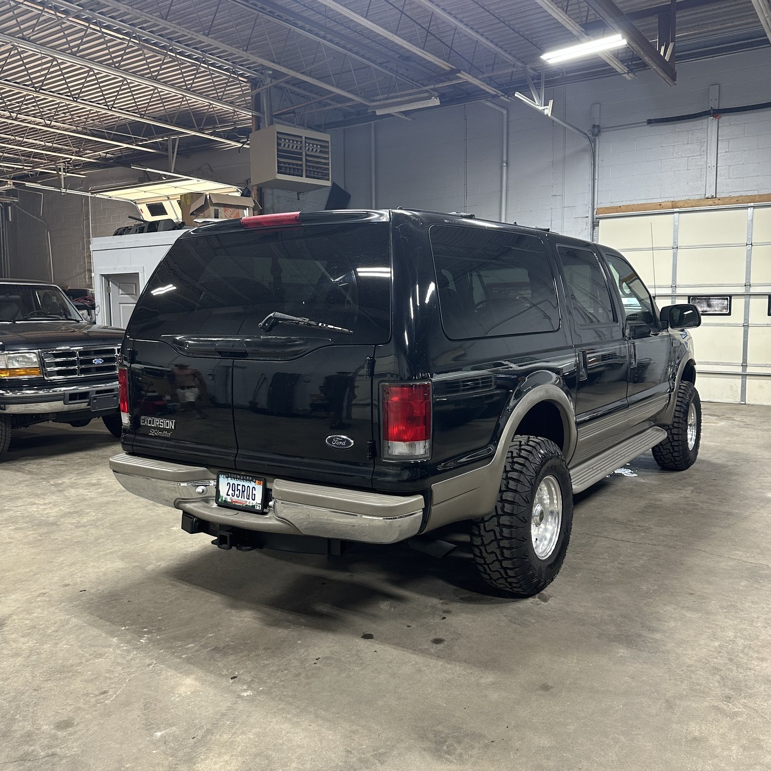 2000-ford-excursion-limited-for-sale-03
