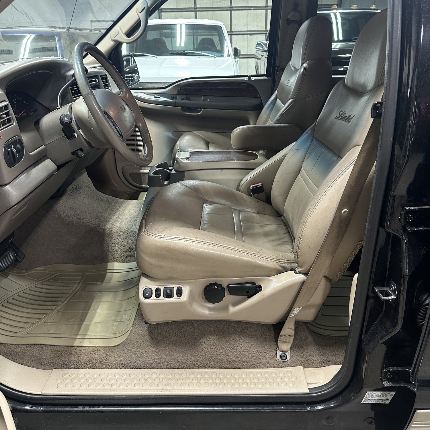 2000-ford-excursion-limited-for-sale-16