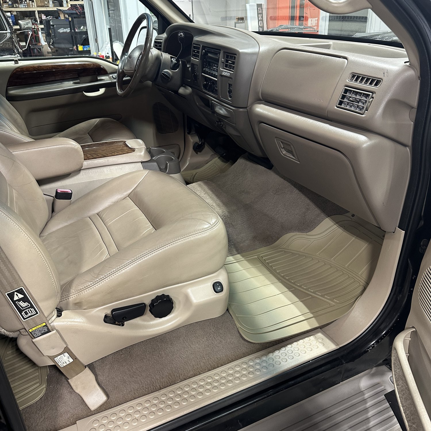 2000-ford-excursion-limited-for-sale-34
