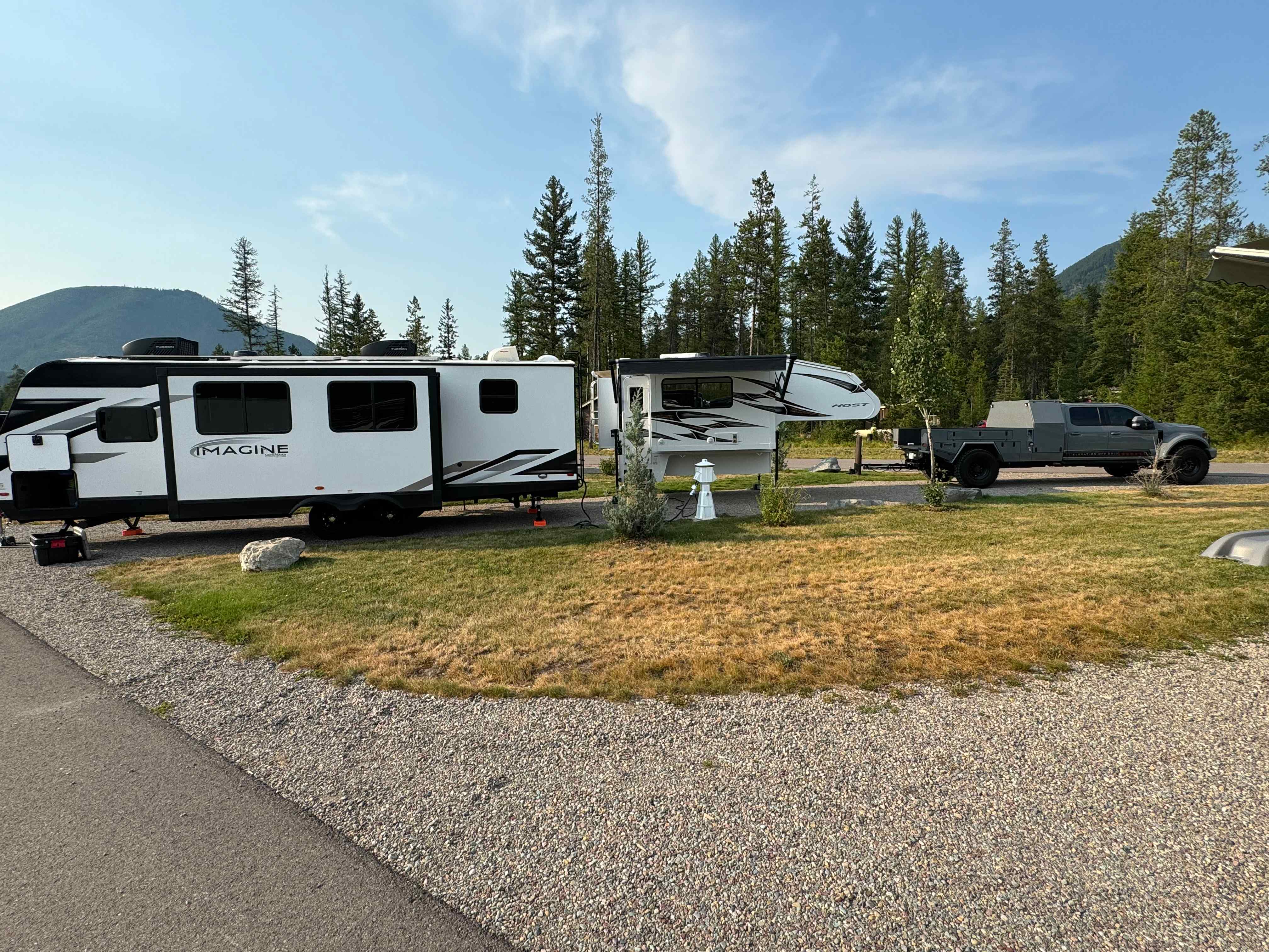 2022 Ford F550 Lariat Elevation Off Grid-08