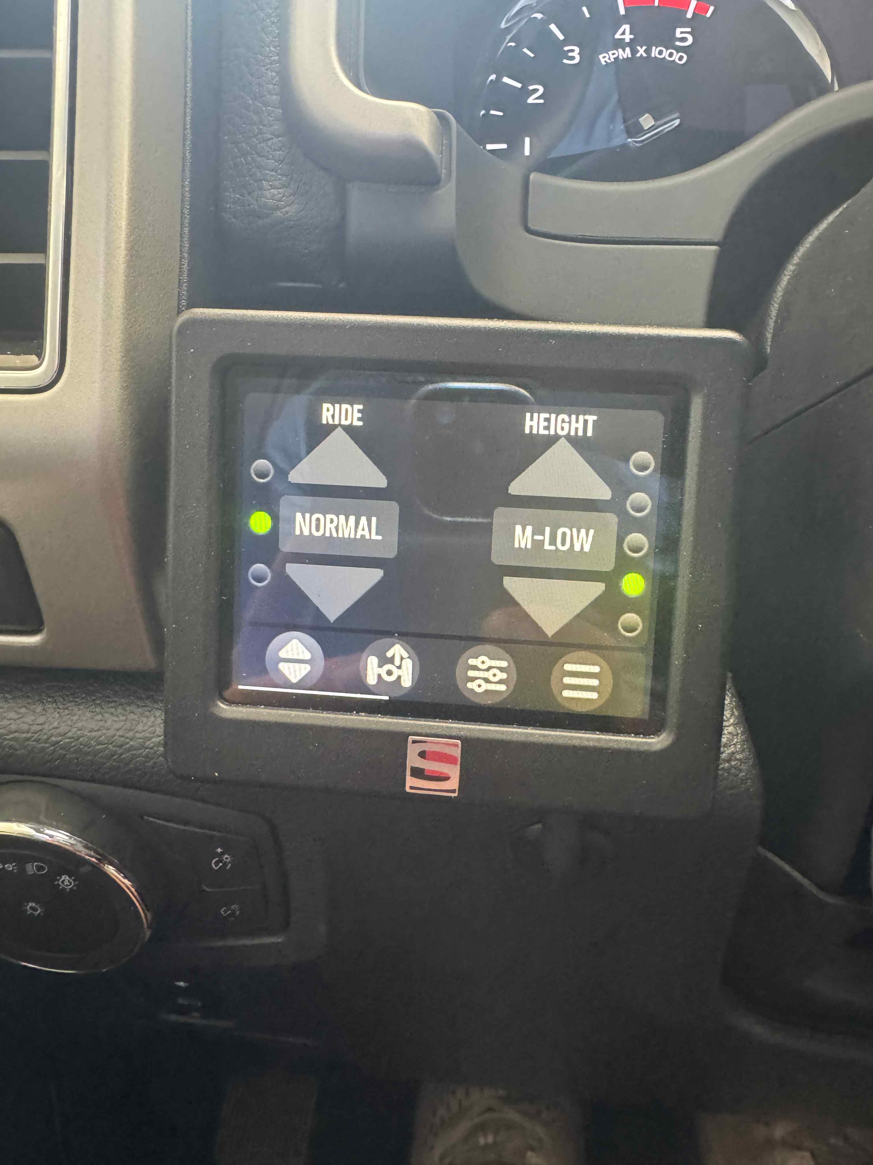 2022 Ford F550 Lariat Elevation Off Grid-26