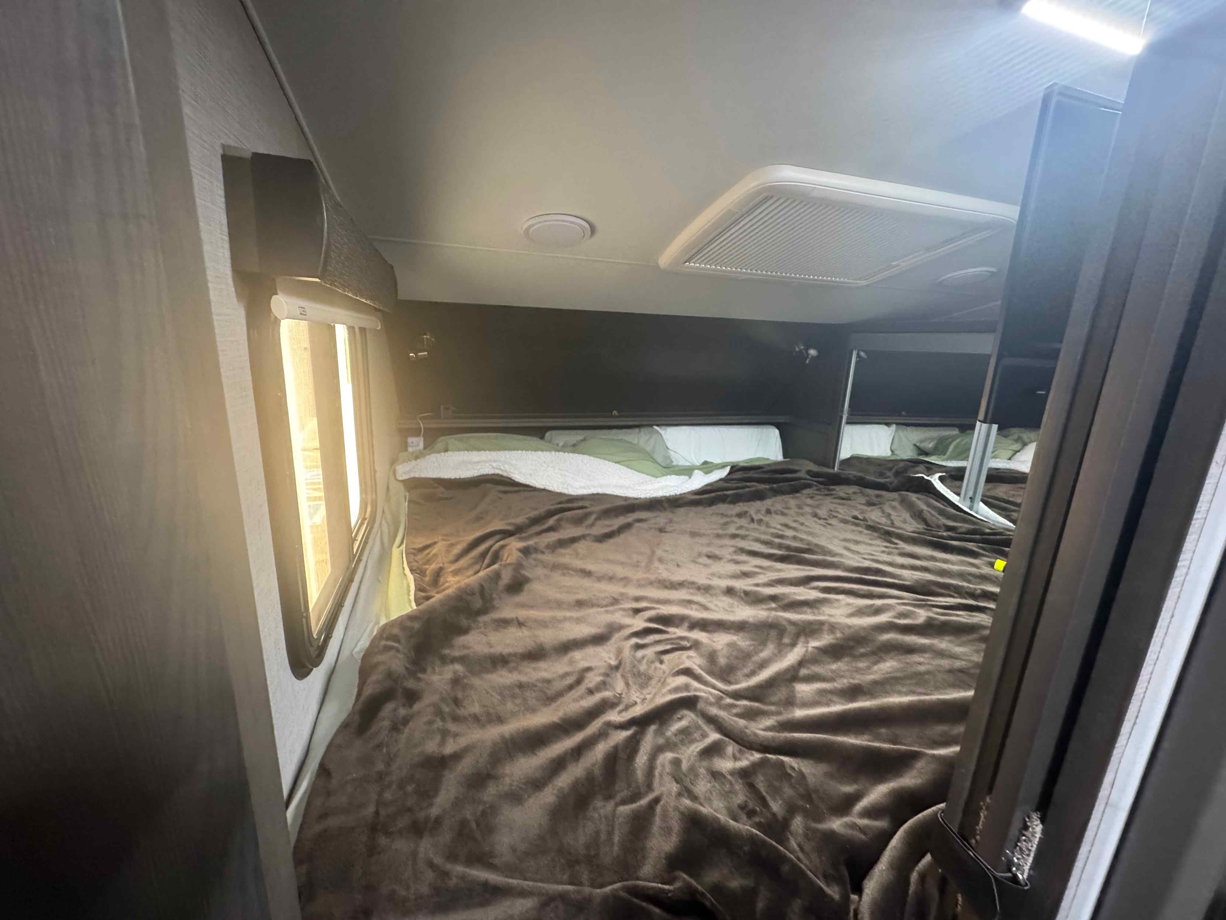 2022 Ford F550 Lariat Elevation Off Grid-41