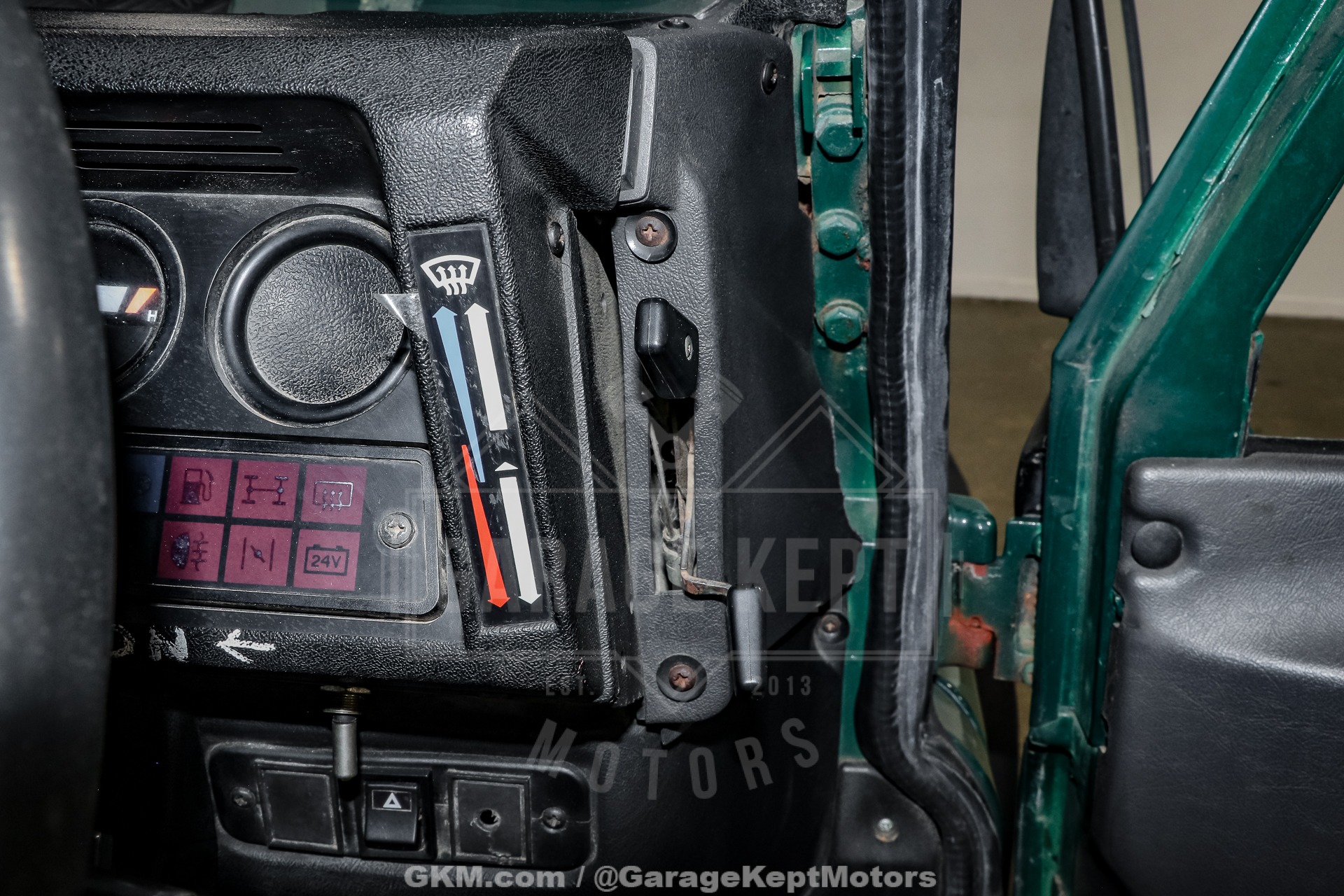 Used-1988-Land-Rover-Defender-110-1751482104 (30)