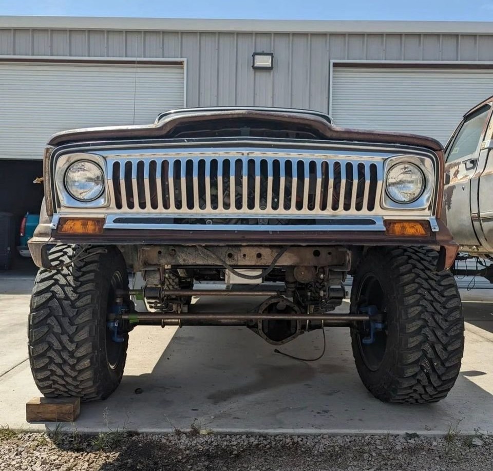 1984-Jeep-Grand-Wagoneer-Wide-Track-Project-1