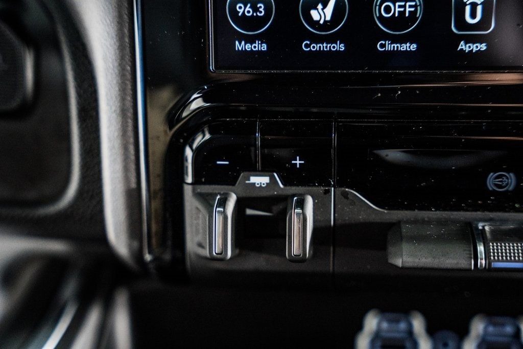 2021-ram-2500-laramie-night-edition (22)
