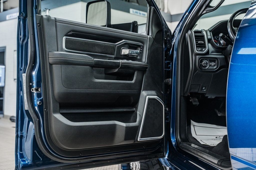 2021-ram-2500-laramie-night-edition (8)
