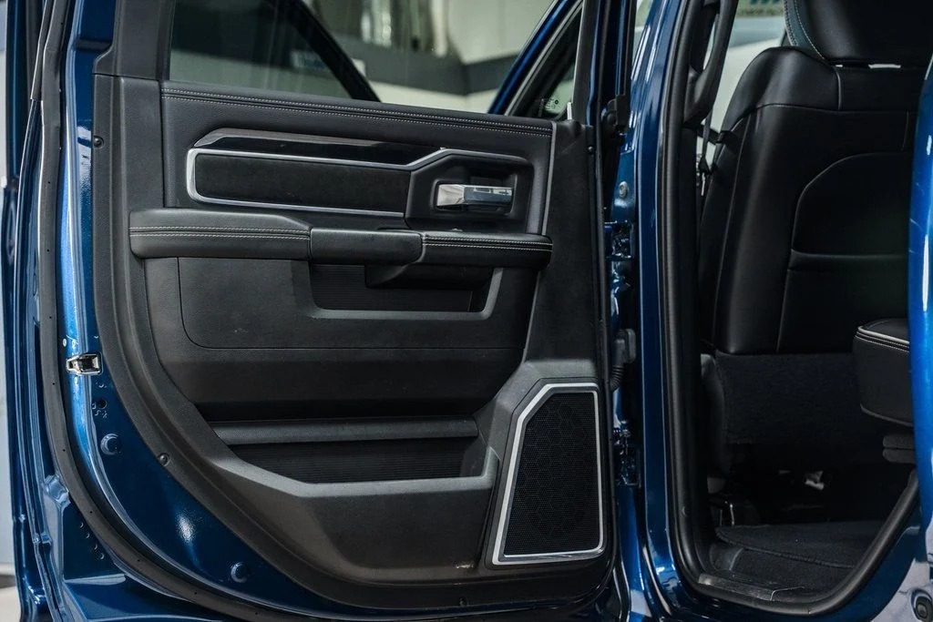 2021-ram-2500-laramie-night-edition (9)