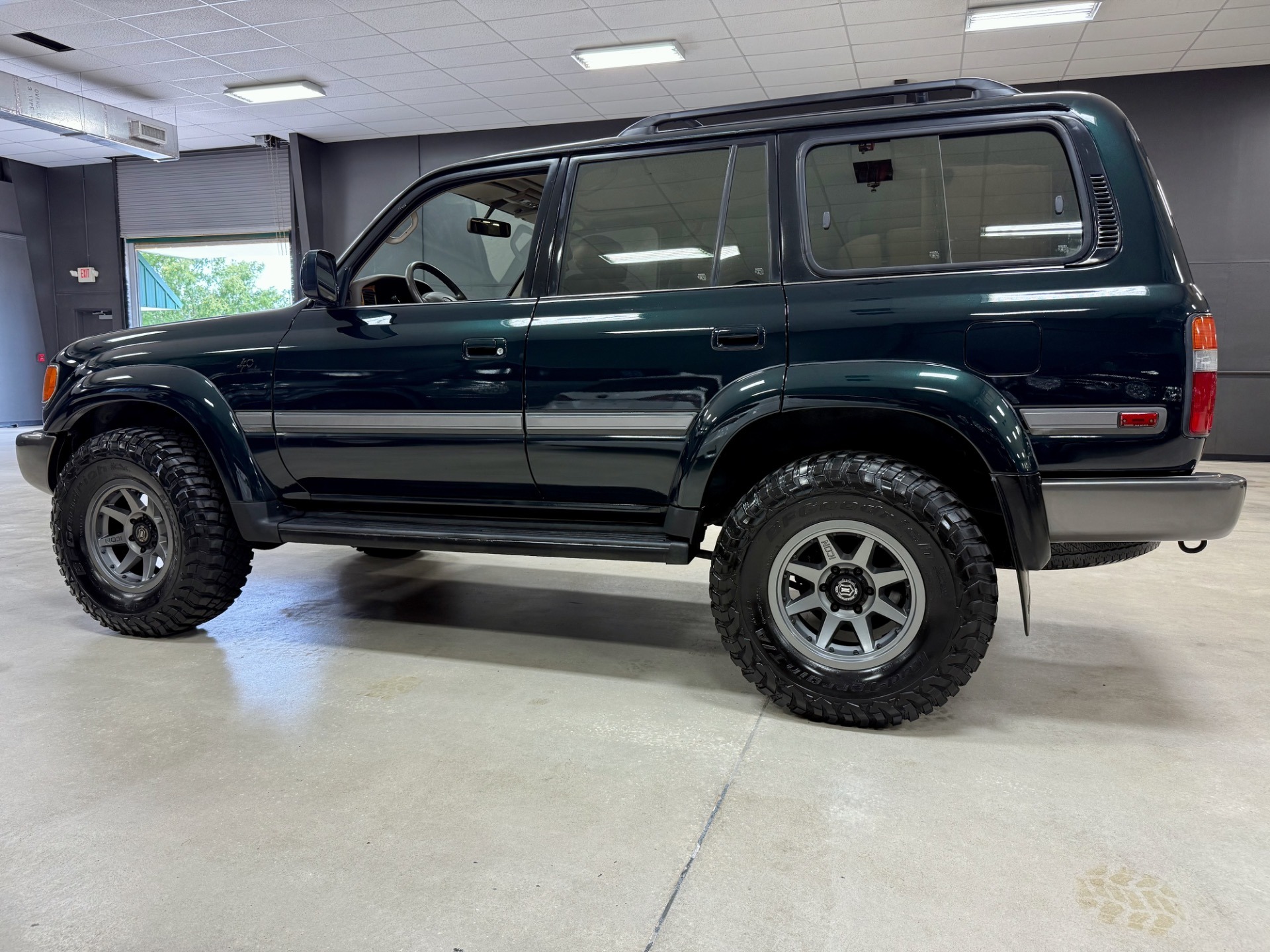 1997-toyota-land-cruiser-40th-anniversary (24)